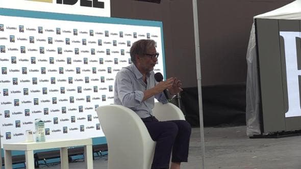Lo psichiatra Recalcati: "Amiamo più le catene della libertà, così ci sentiamo protetti"