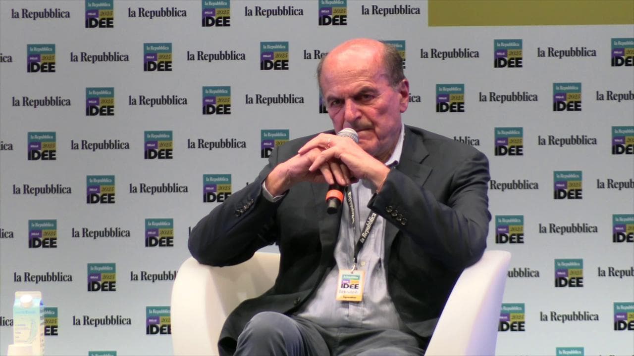 RepIdee25, Bersani: "Destra sovranista sta sdoganando la guerra. Trump e Zelensky in Vaticano? Ho avuto un brivido"