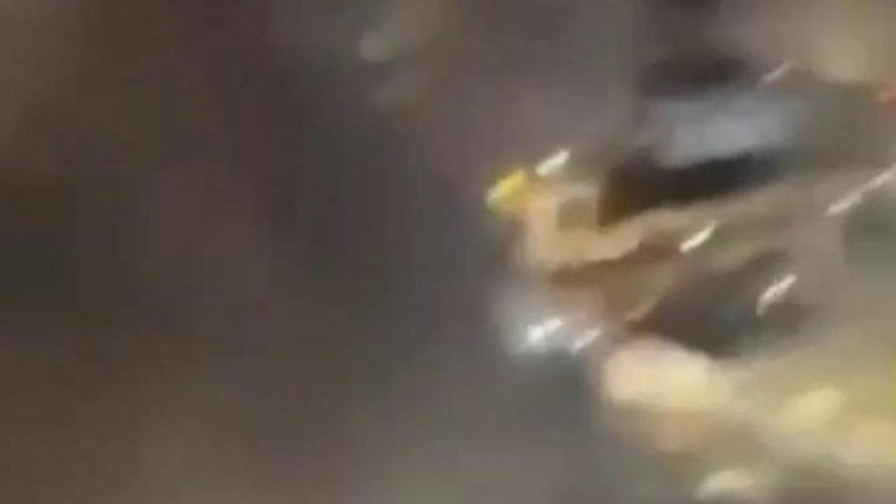 Attacco Iran a Israele, il missile sfiora la Torre Marganit: l'impatto ripreso da un balcone