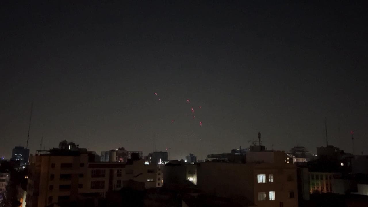 Teheran, la contraerea iraniana spara per contrastare un attacco di droni israeliani