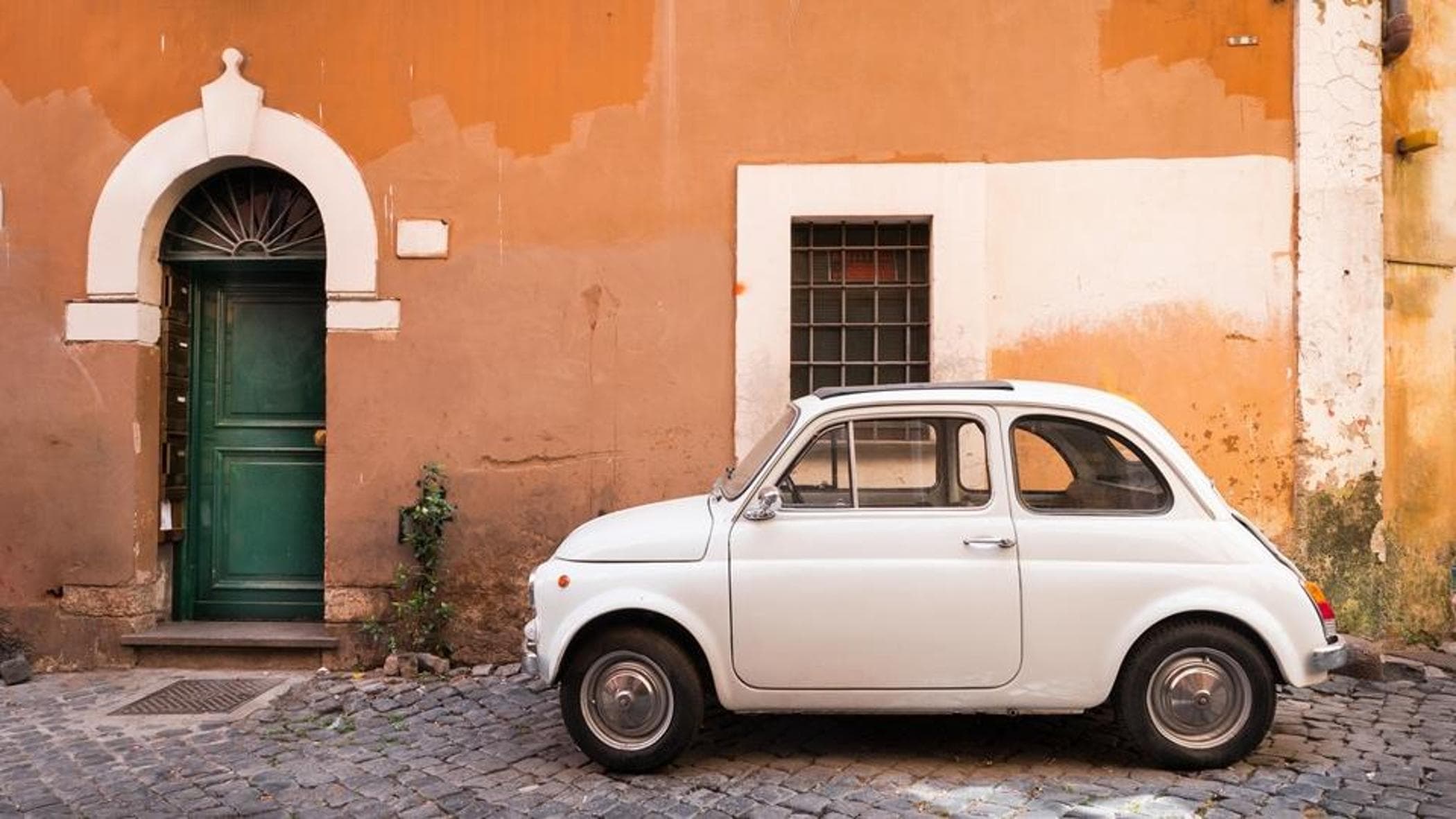 イタリア、車の年齢は成長します：シチリアと最古のバジリカタで。他の地域のデータ