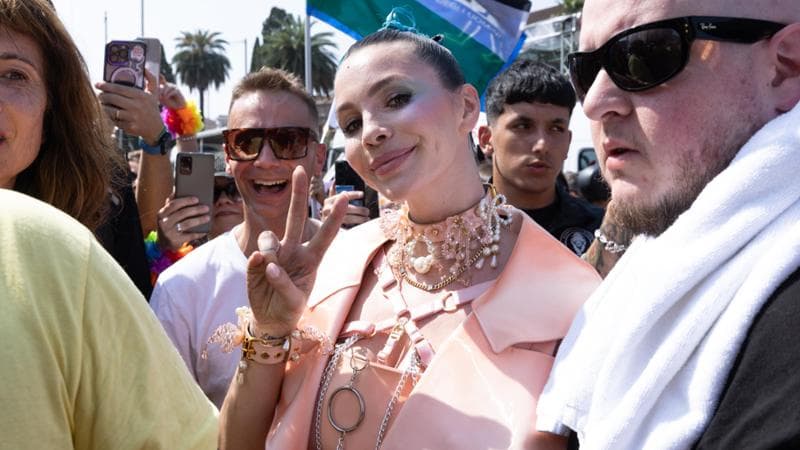 La cantante Rose Villain durante il Roma Pride 2025
