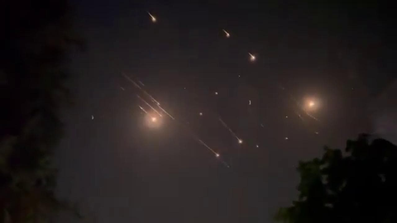 Dall'Iran raffica di missili balistici su Israele
