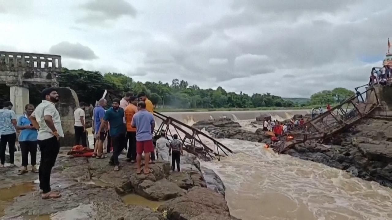 India: crolla ponte nello stato di Maharashtra, i primi soccorsi