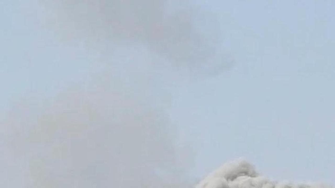 Israele-Iran, continuano i bombardamenti: centinaia fuggono in macchina da Teheran