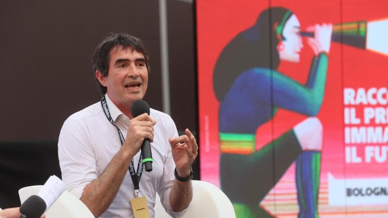 Fratoianni: “Il mondo è in fiamme, governo inerte, fa male al Paese”