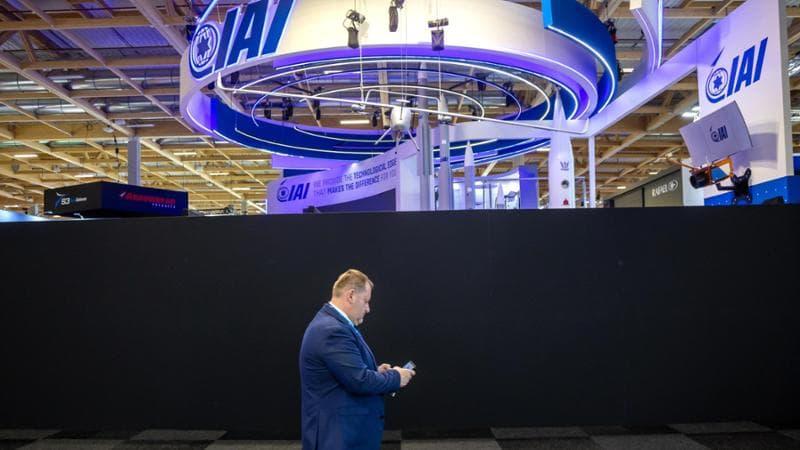 Francia, tensioni al salone aerospaziale: Parigi oscura gli stand israeliani. “Scandaloso”