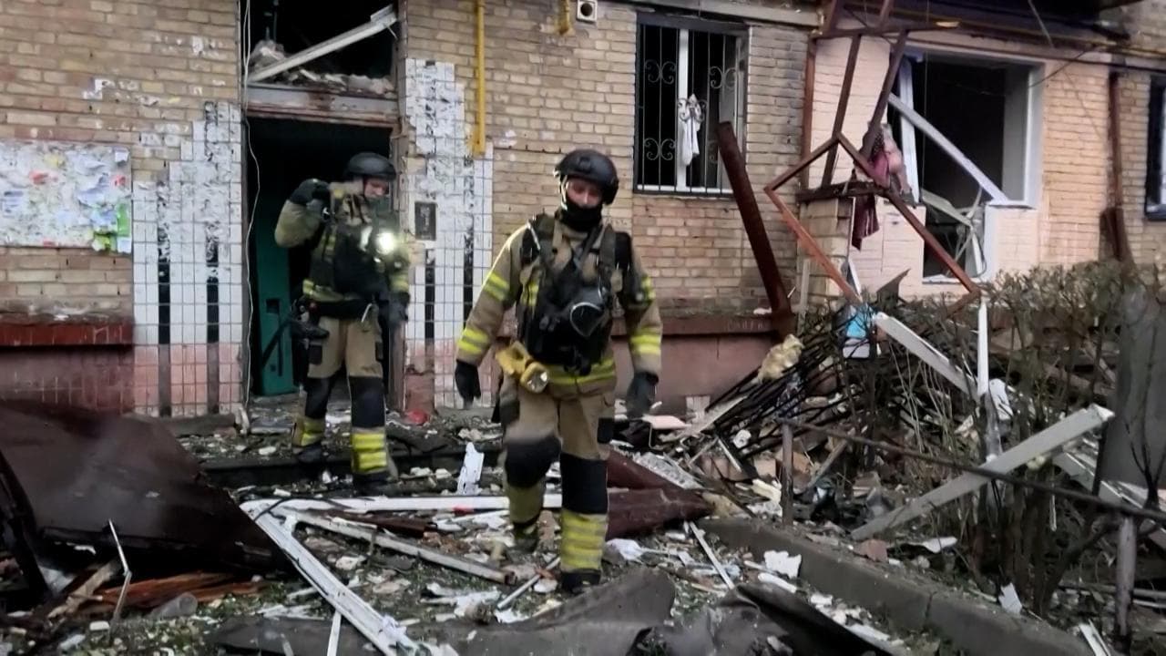 Kiev, diversi attacchi russi sulla capitale ucraina. Il sindaco: "Decine di morti"
