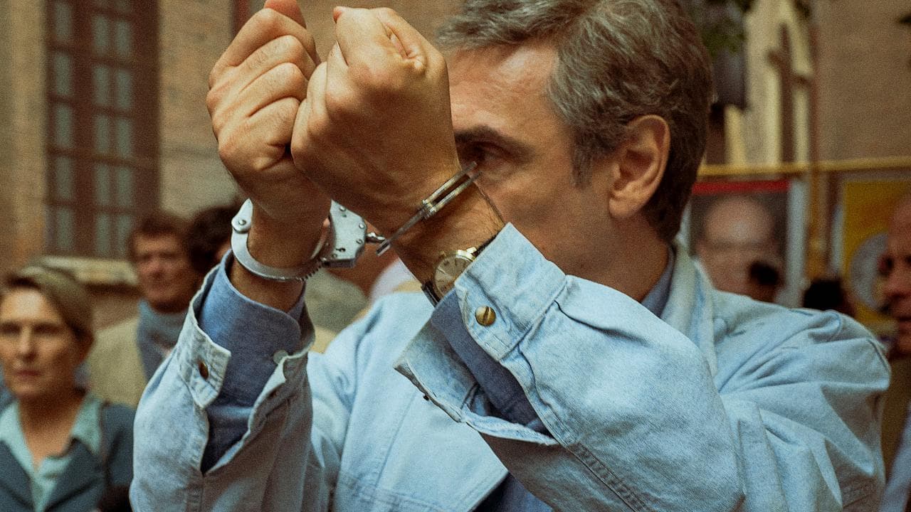 "Portobello", la serie: ecco le prime immagini nel giorno dell'arresto di Enzo Tortora