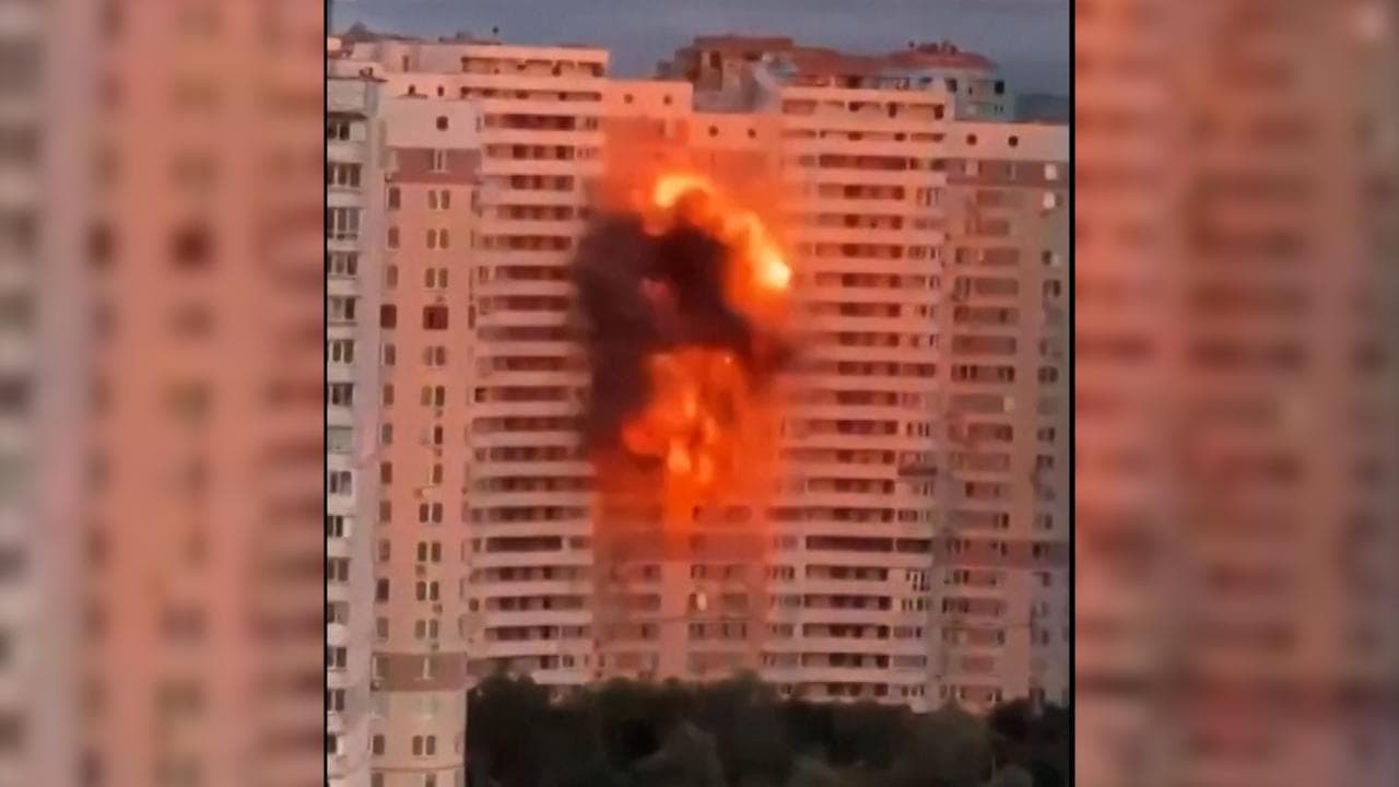 Ucraina, Kiev sotto attacco: il drone colpisce un palazzo residenziale