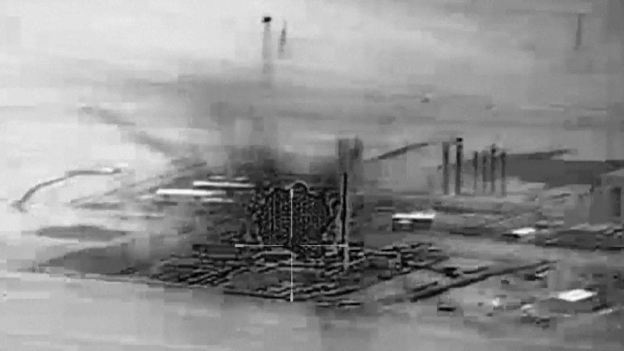 Iran, l'esercito israeliano bombarda il reattore di Arak: il video del raid