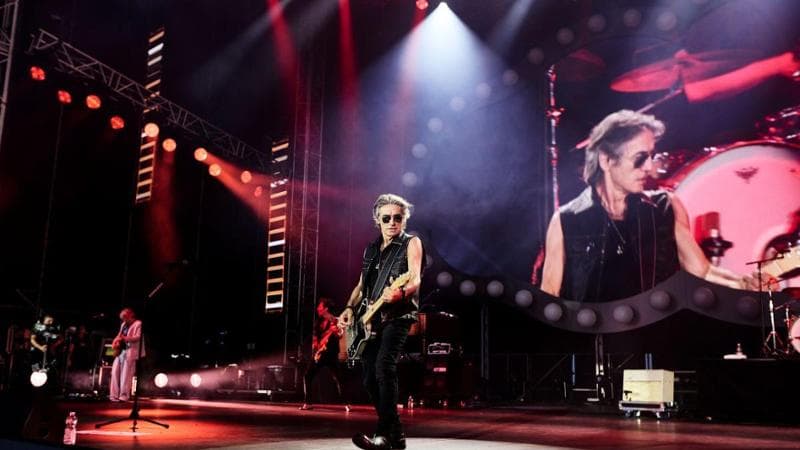 Ligabue a Campovolo, festa rock per centomila fan: “Riscopriamo l’impegno”