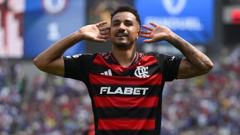 Danilo esulta dopo il gol al Chelsea