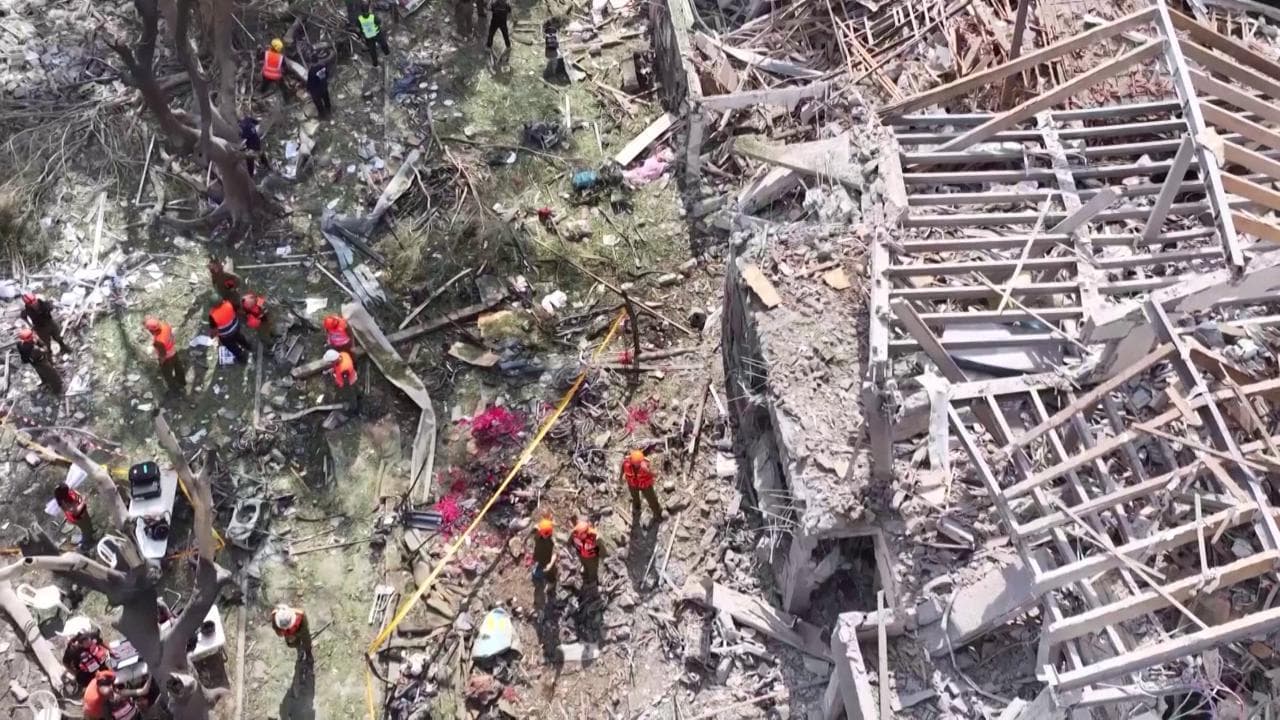 Missili iraniani su Tel Aviv: gli edifici distrutti ripresi dal drone