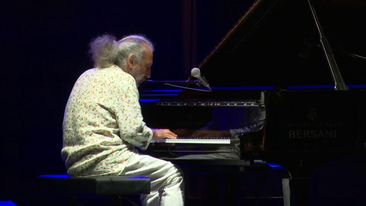Rava e Bollani insieme, a Ravenna la magia del jazz: il live dei maestri in esclusiva