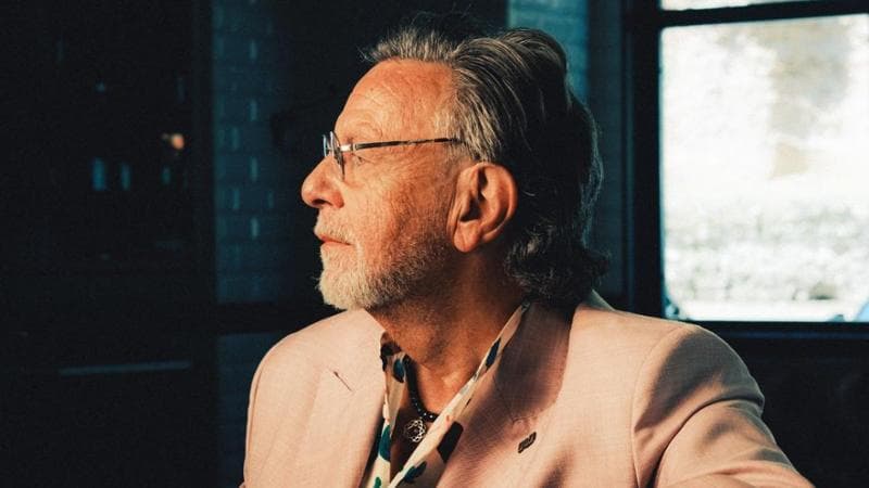 Alan Sorrenti: “I primi figli delle stelle furono i ragazzi gay. La mia musica nacque tra le stufe”