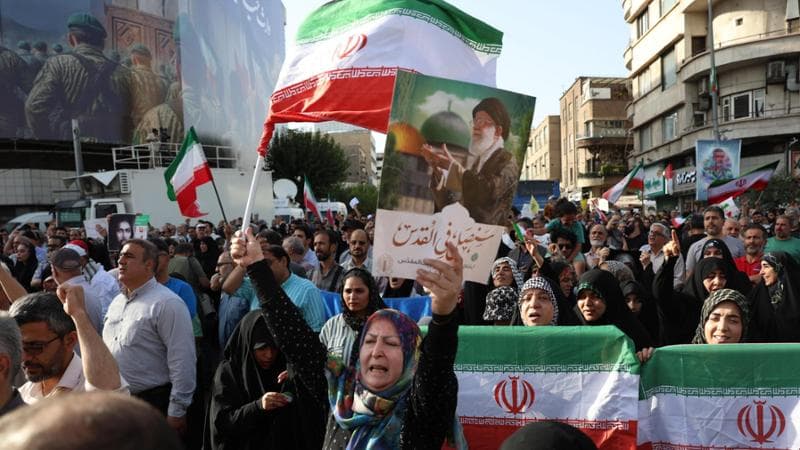 La testimonianza dall’Iran: “Ci aiutiamo come possiamo. È così che sopravviviamo”
