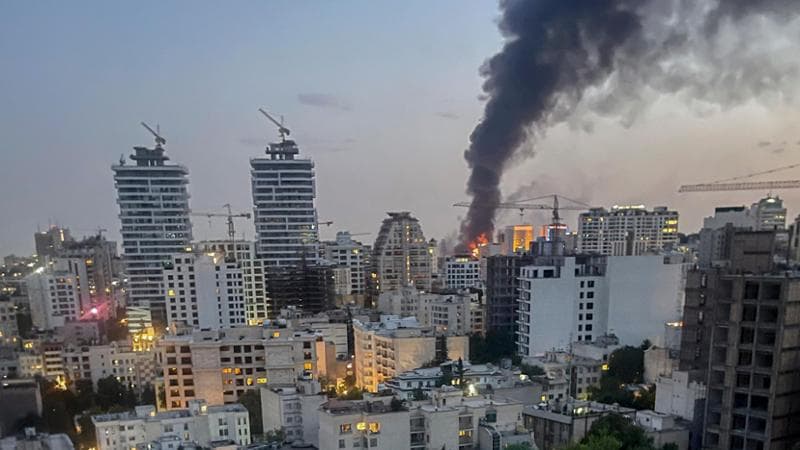 Teheran, dal carcere di Evin alle basi dei pasdaran: attacco israeliano ai simboli del potere