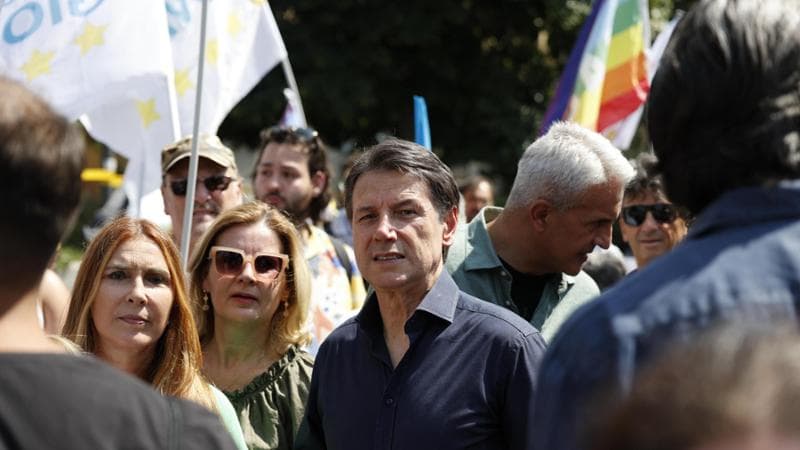 "No rearm, no war", M5S all’Aia: euroscettici e sinistra conservatrice, ecco chi protesta con Conte