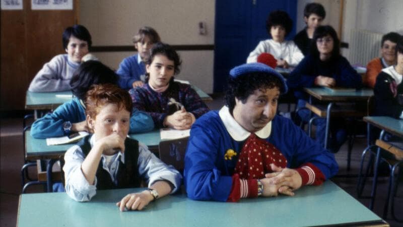 L'attore e comico italiano Alvaro Vitali durante le riprese del film Pierino torna a scuola. Italia, 1990