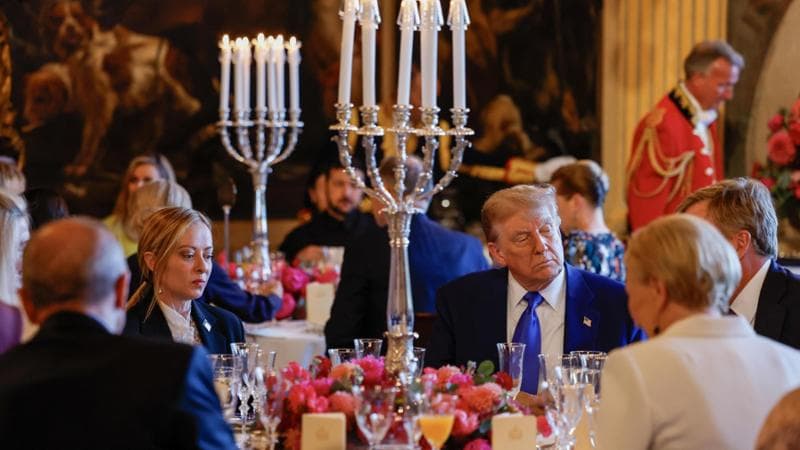 Meloni al tavolo con Trump
