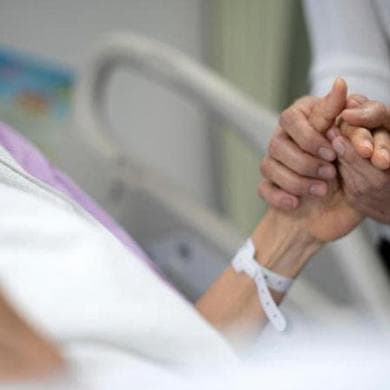 Stretta sul fine vita e nella legge spunta la norma anti-aborto