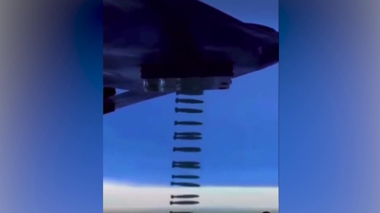 Usa, Donald Trump posta sui social un video che irride Teheran: "Bomb Iran"