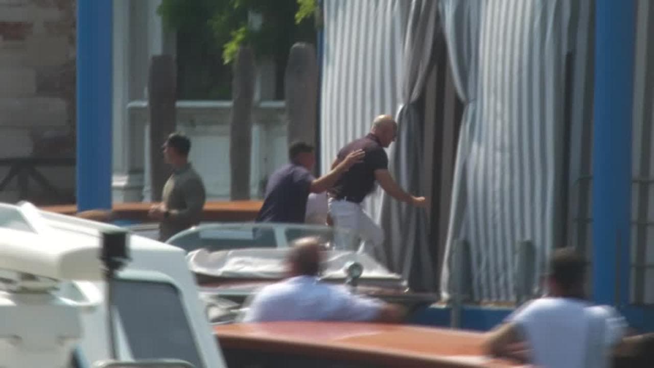 Bezos sbarca a Venezia per le nozze show: l'arrivo del tycoon
