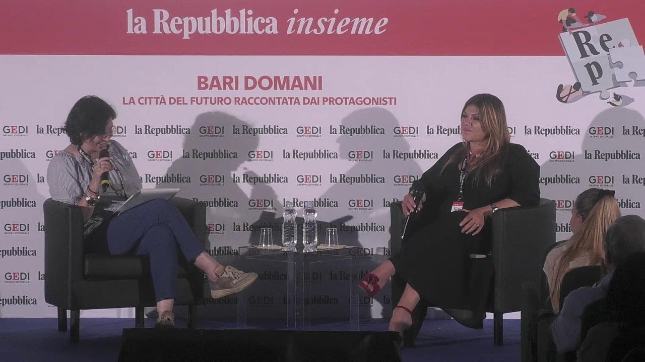 "Bari non è una fiction", la vicedirettrice Stefania Aloia intervista la scrittrice Gabriella Genisi