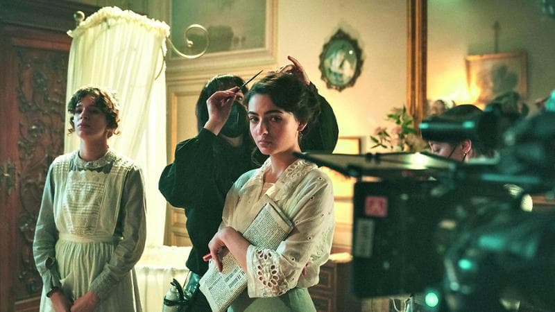 Tecla Insolia in una scena de “L’arte della gioia”