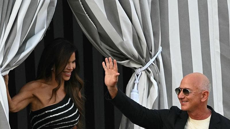 Nozze dei Bezos, la cena con le seppioline a peso d’oro e la bomboniera esclusiva