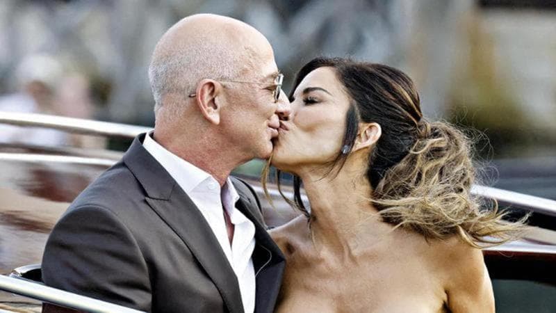 Nozze dei Bezos, le star tra piscine e vetrerie. La pista da ballo sull’acqua per le nozze