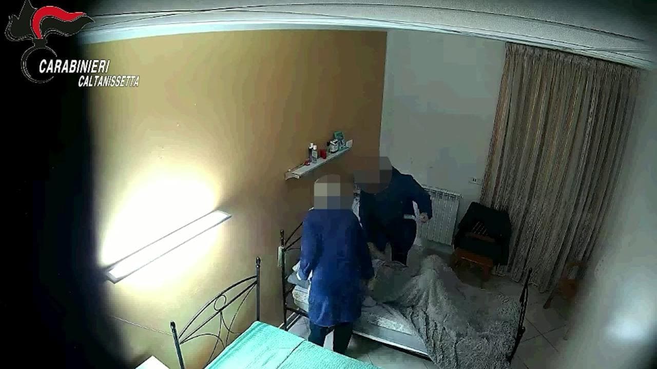 Anziani maltrattati in una casa di cura, le immagini che rivelano gli abusi: tre arresti nel Nisseno