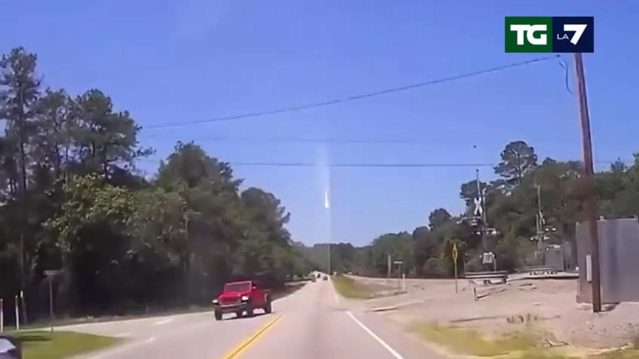 Usa, meteora avvistata in pieno giorno in South Carolina: la "palla di fuoco" ripresa dalla dashcam