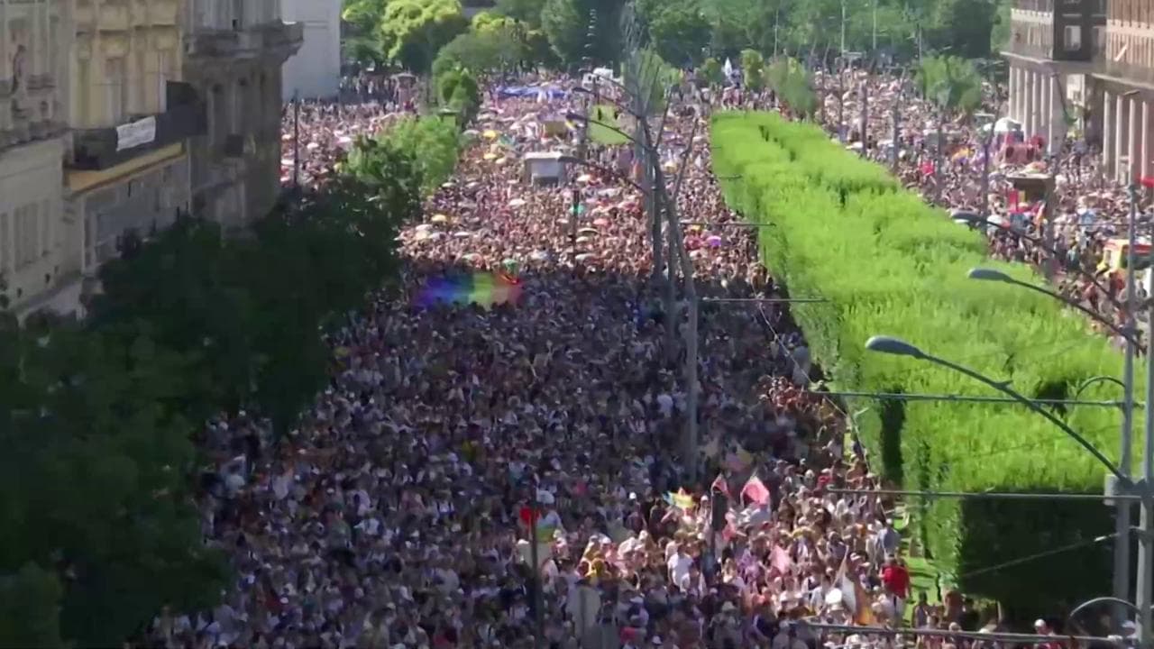 Budapest, folla al Pride. Gli organizzatori: "Siamo 200mila"