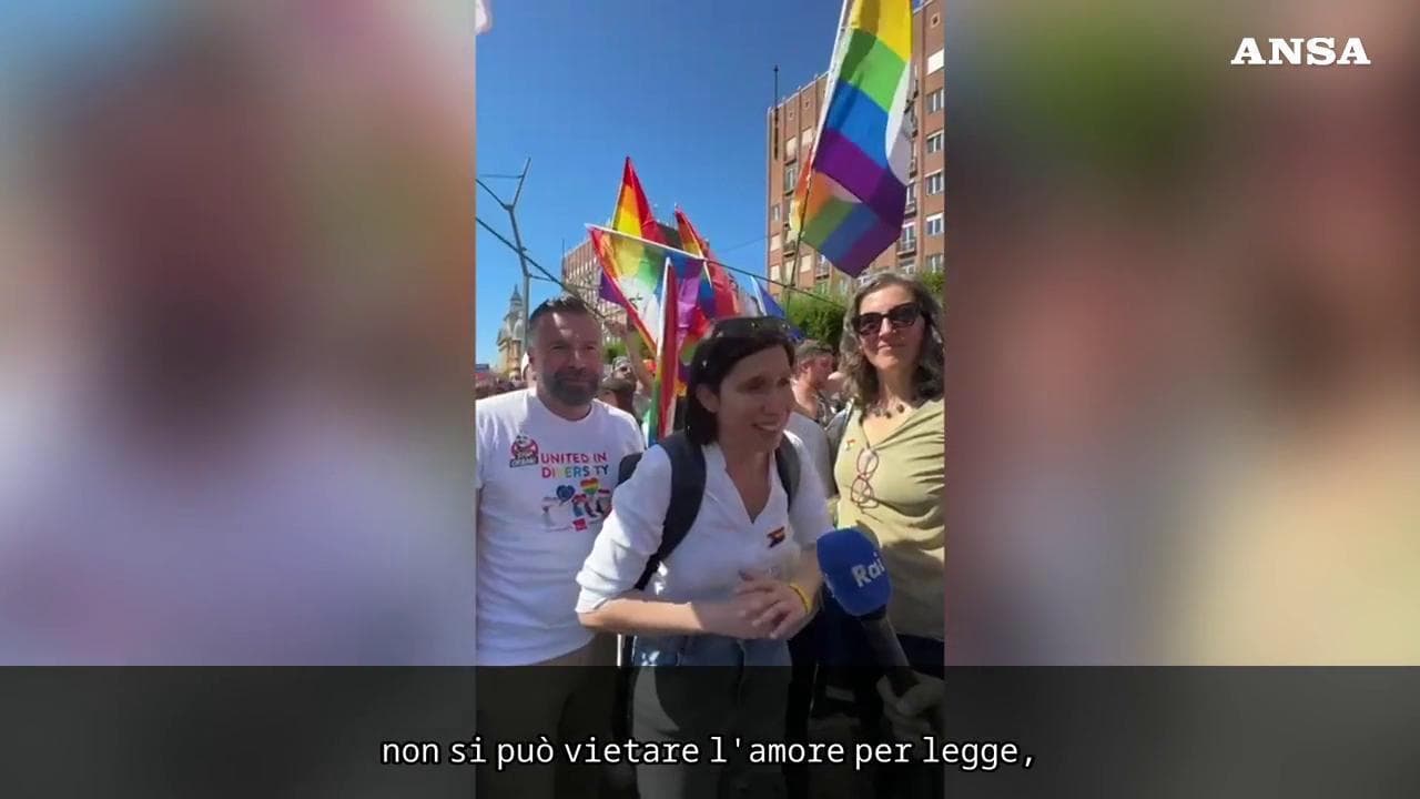Elly Schlein al Pride di Budapest: "Non si può vietare l'amore per legge"
