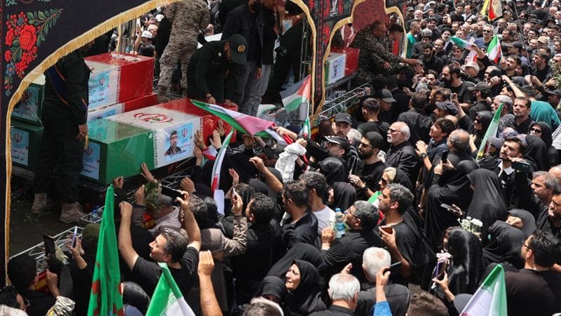 Teheran, 28 giugno: i funerali dei generali uccisi dai raid israeliani