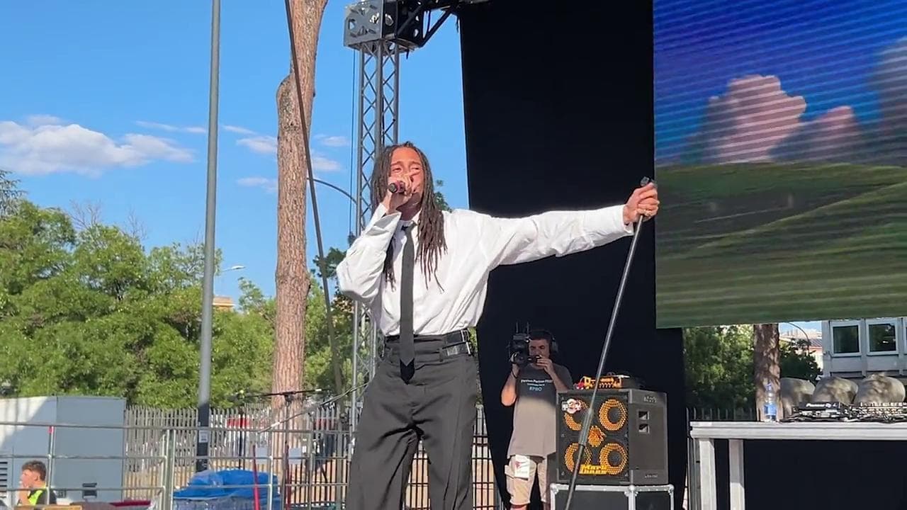 Ghali a sorpresa al concerto per la Palestina a Roma: "Ripartiamo dalla cultura"