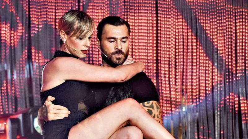 Angelo Madonia via dai social. L’ex Ballando, compagno di Sonia Bruganelli: “Ora serve la vita vera”