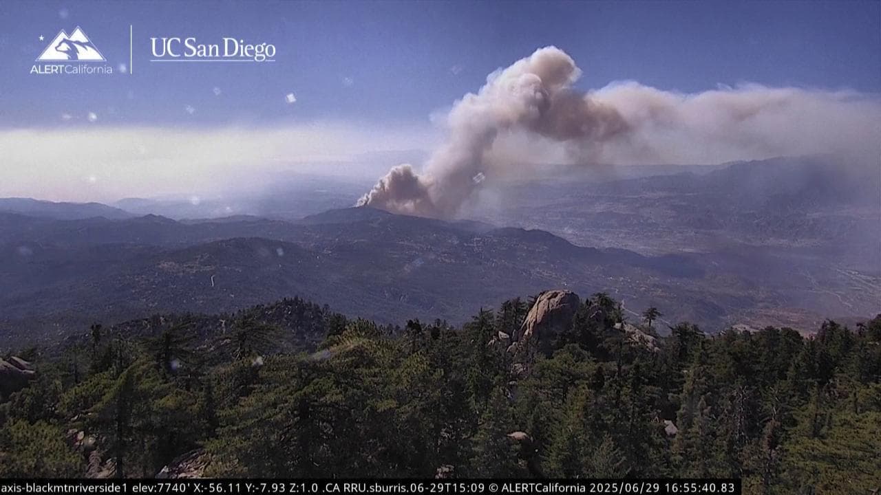 California, il timelapse degli incendi Juniper e Wolf