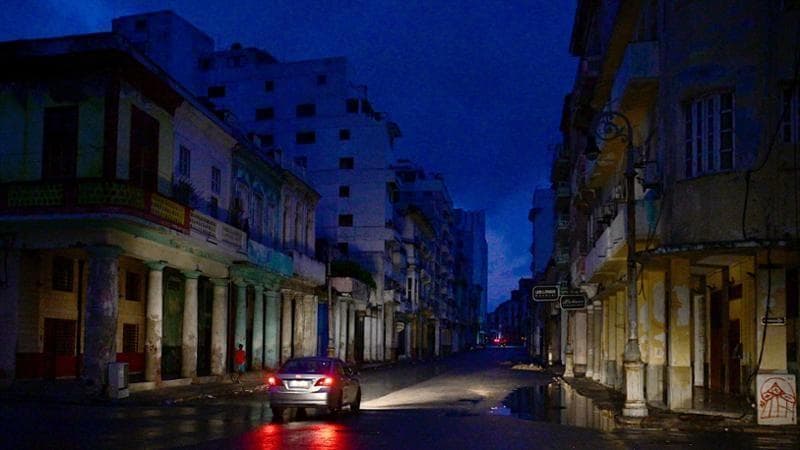Trump rafforza le sanzioni contro Cuba: divieti ai turisti Usa e alle transazioni finanziarie