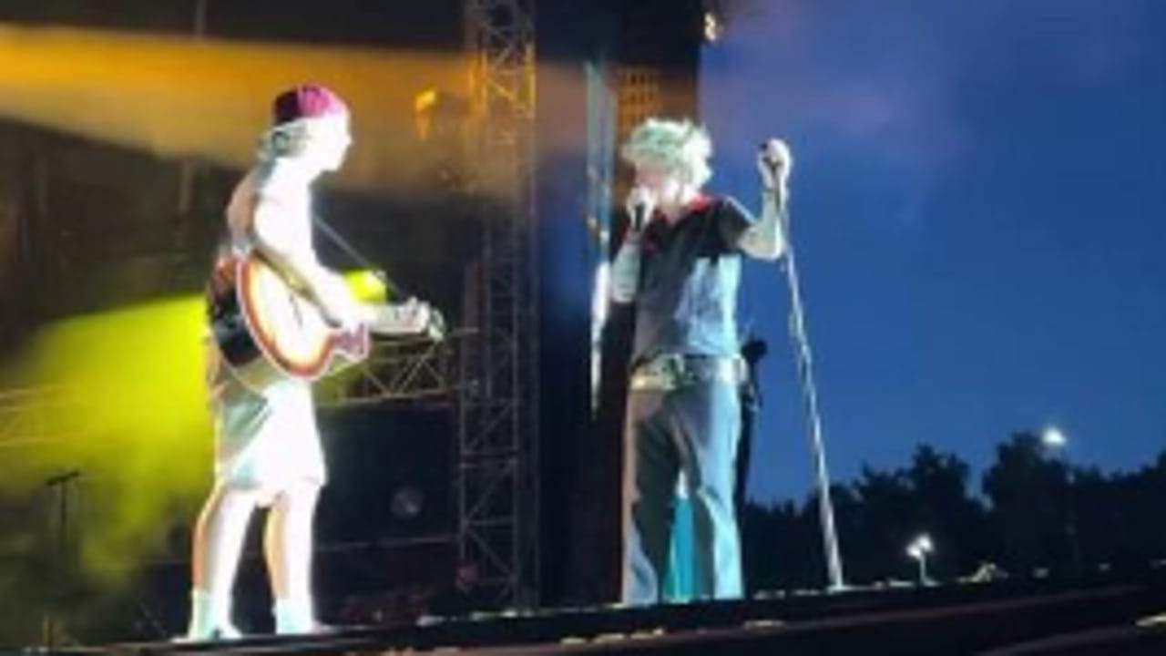 Lussemburgo, la beffa di un fan fa infuriare i Green Day: chiede la chitarra e poi suona gli Oasis