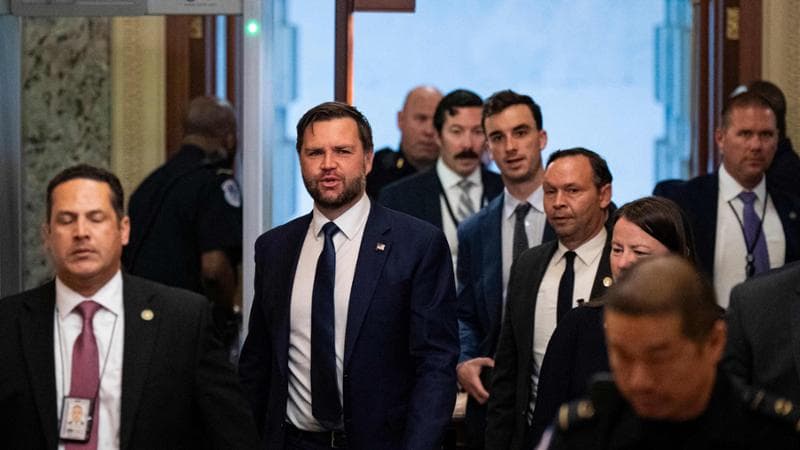 Passa la legge di bilancio di Donald Trump, Vance decisivo