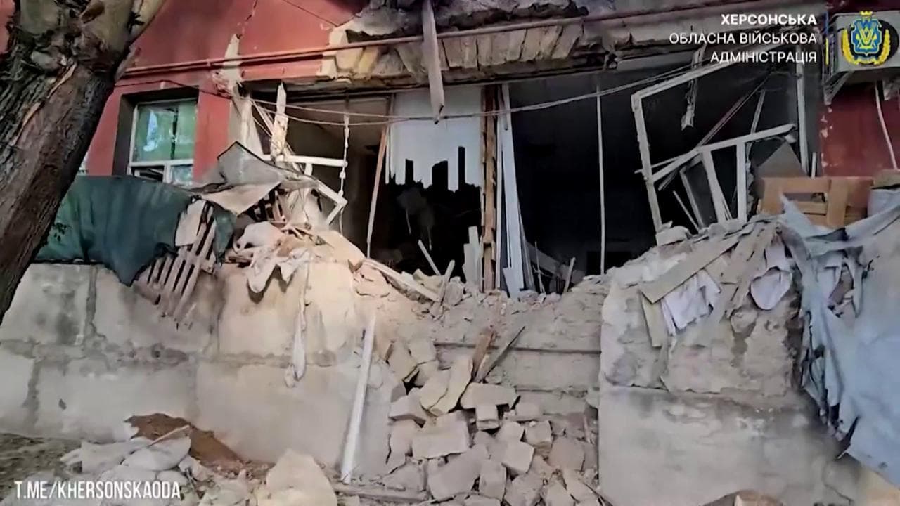 La Russia attacca un ospedale a Kherson, in Ucraina: otto feriti