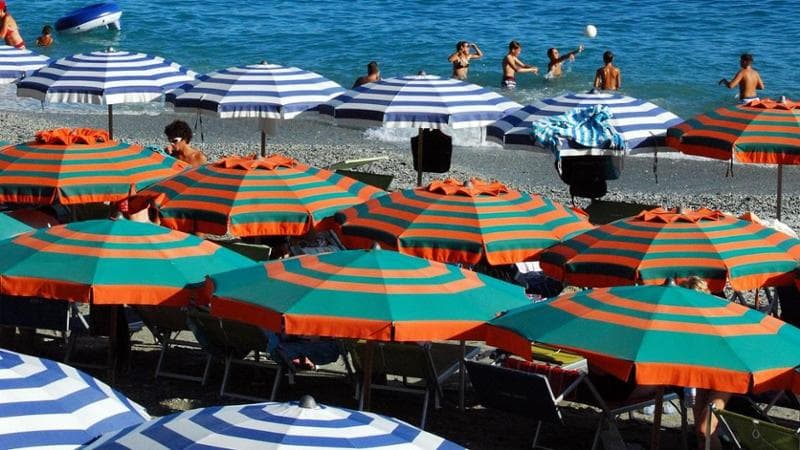 Caldo record, news di oggi in diretta: due persone stroncate in Sardegna, uno a Genova