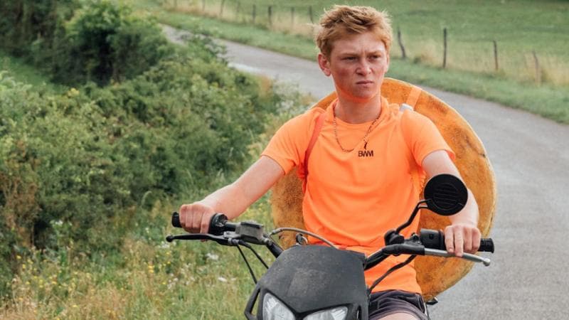 Clément Faveau (Totone) è il protagonista di Tutto in un’estate! della regista Louise Courvoisier