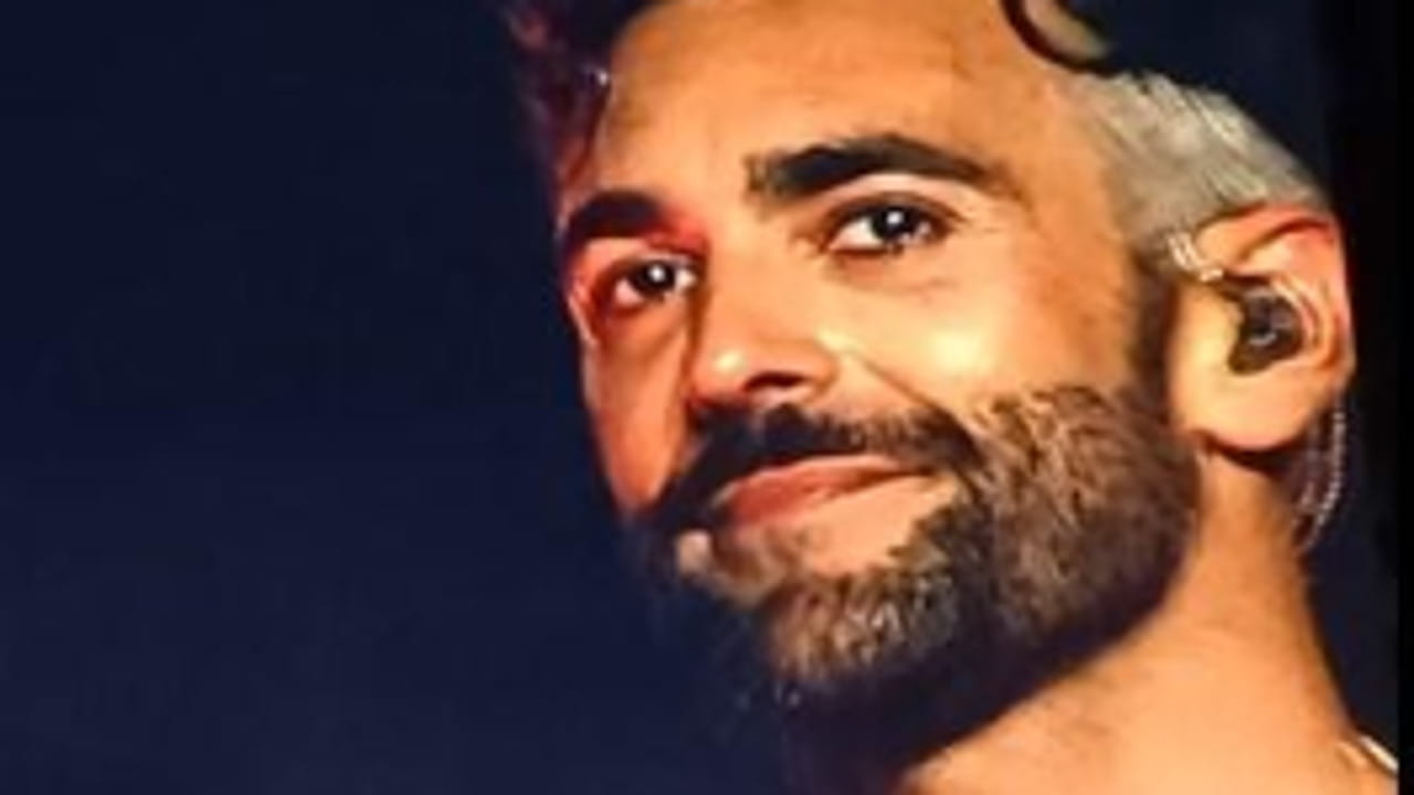 Mengoni si commuove a Roma: " Dopo un anno difficile, avevo paura ma grazie per avermi aspettato"