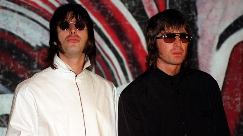 Oasis, l’attesa è finita. A Cardiff la reunion di Liam e Noel Gallagher. Ecco come sarà