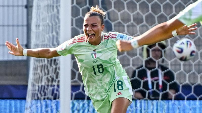 Arianna Caruso esulta dopo il gol