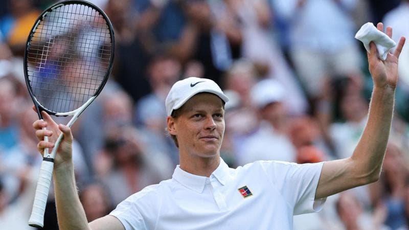 Jannik Sinner festeggia la vittoria su Vukic